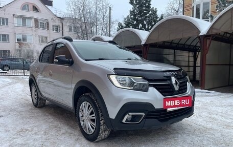 Renault Logan II, 2018 год, 980 000 рублей, 3 фотография