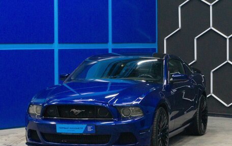 Ford Mustang VI рестайлинг, 2012 год, 2 100 000 рублей, 2 фотография