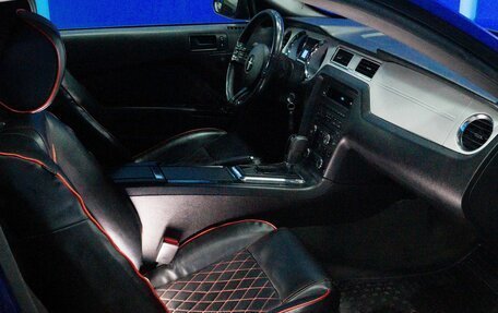 Ford Mustang VI рестайлинг, 2012 год, 2 100 000 рублей, 12 фотография