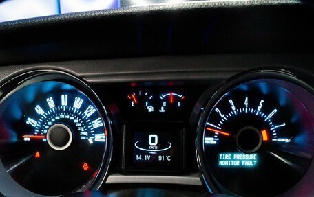 Ford Mustang VI рестайлинг, 2012 год, 2 100 000 рублей, 21 фотография