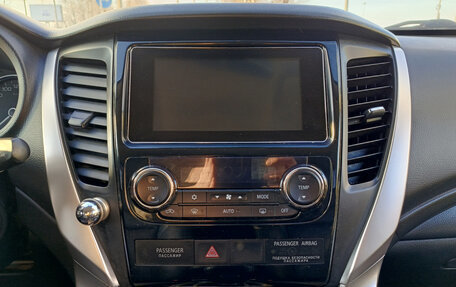 Mitsubishi Pajero Sport III рестайлинг, 2016 год, 2 900 000 рублей, 18 фотография