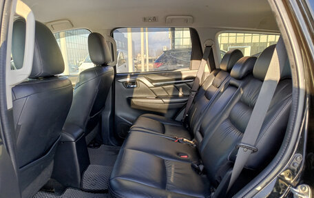 Mitsubishi Pajero Sport III рестайлинг, 2016 год, 2 900 000 рублей, 15 фотография