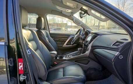 Mitsubishi Pajero Sport III рестайлинг, 2016 год, 2 900 000 рублей, 13 фотография