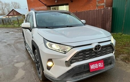 Toyota RAV4, 2019 год, 3 800 000 рублей, 1 фотография