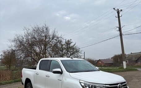 Toyota Hilux VIII, 2018 год, 3 100 000 рублей, 2 фотография