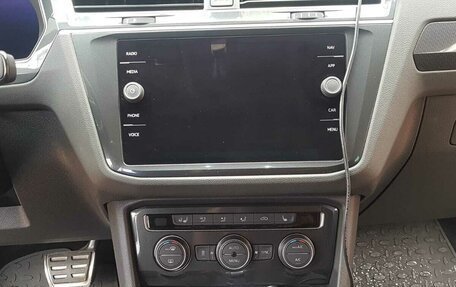 Volkswagen Tiguan II, 2018 год, 3 350 000 рублей, 6 фотография