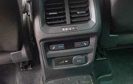 Volkswagen Tiguan II, 2018 год, 3 350 000 рублей, 8 фотография