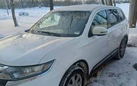 Mitsubishi Outlander III рестайлинг 3, 2017 год, 1 600 000 рублей, 2 фотография
