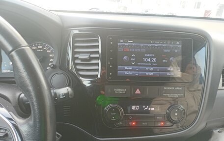 Mitsubishi Outlander III рестайлинг 3, 2017 год, 1 600 000 рублей, 8 фотография