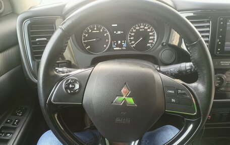 Mitsubishi Outlander III рестайлинг 3, 2017 год, 1 600 000 рублей, 7 фотография