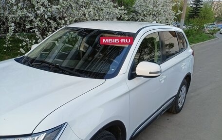 Mitsubishi Outlander III рестайлинг 3, 2017 год, 1 600 000 рублей, 11 фотография