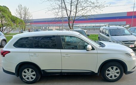 Mitsubishi Outlander III рестайлинг 3, 2017 год, 1 600 000 рублей, 14 фотография