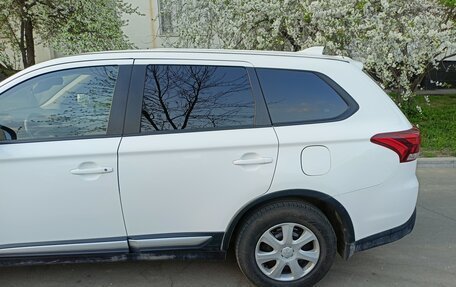 Mitsubishi Outlander III рестайлинг 3, 2017 год, 1 600 000 рублей, 17 фотография