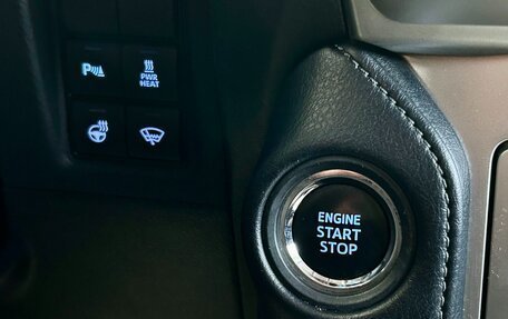 Toyota Land Cruiser Prado 150 рестайлинг 2, 2018 год, 5 399 000 рублей, 28 фотография