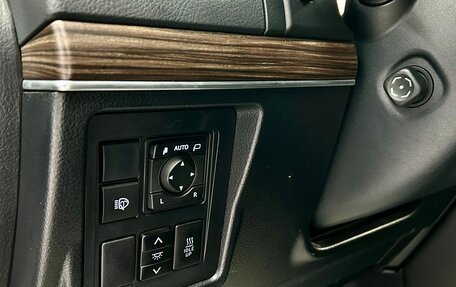 Toyota Land Cruiser Prado 150 рестайлинг 2, 2018 год, 5 399 000 рублей, 24 фотография