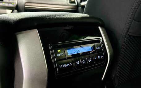 Toyota Land Cruiser Prado 150 рестайлинг 2, 2018 год, 5 399 000 рублей, 35 фотография