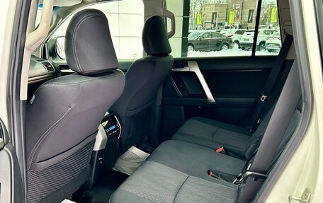 Toyota Land Cruiser Prado 150 рестайлинг 2, 2018 год, 5 399 000 рублей, 34 фотография