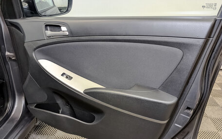 Hyundai Solaris II рестайлинг, 2015 год, 990 000 рублей, 23 фотография