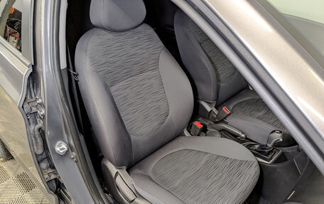 Hyundai Solaris II рестайлинг, 2015 год, 990 000 рублей, 22 фотография