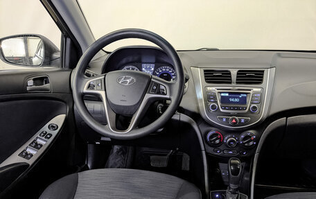 Hyundai Solaris II рестайлинг, 2015 год, 990 000 рублей, 27 фотография