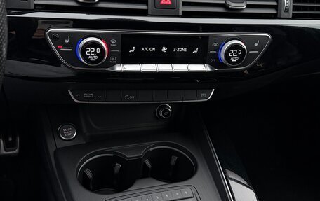 Audi A4, 2017 год, 2 460 000 рублей, 14 фотография