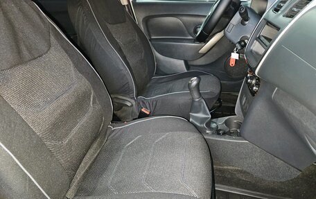 Renault Logan II, 2019 год, 750 000 рублей, 11 фотография