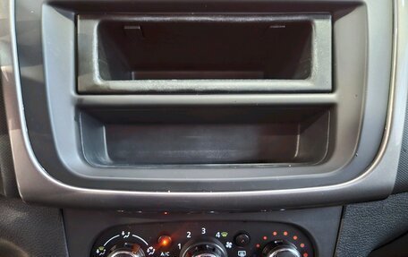 Renault Logan II, 2019 год, 750 000 рублей, 13 фотография