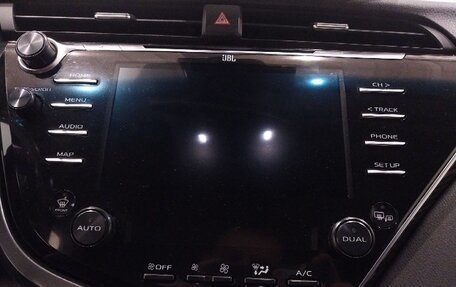 Toyota Camry, 2018 год, 2 580 000 рублей, 22 фотография