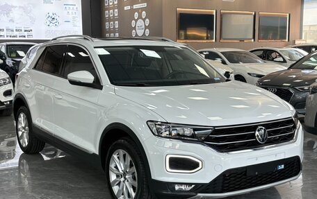 Volkswagen T-Roc I, 2022 год, 1 731 000 рублей, 3 фотография