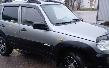 Chevrolet Niva I рестайлинг, 2011 год, 435 000 рублей, 3 фотография