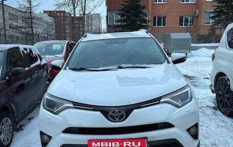 Toyota RAV4, 2017 год, 2 200 000 рублей, 2 фотография