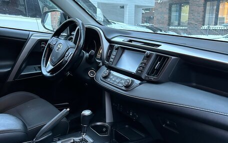 Toyota RAV4, 2017 год, 2 200 000 рублей, 6 фотография