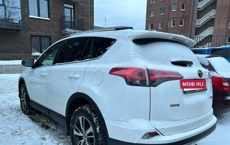 Toyota RAV4, 2017 год, 2 200 000 рублей, 4 фотография