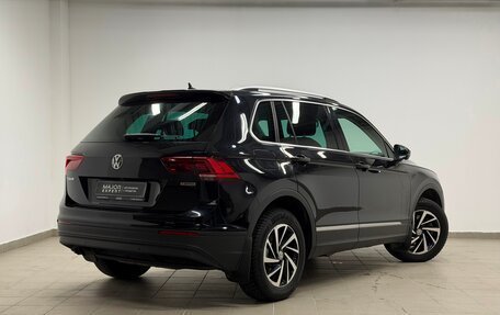 Volkswagen Tiguan II, 2018 год, 2 470 000 рублей, 2 фотография
