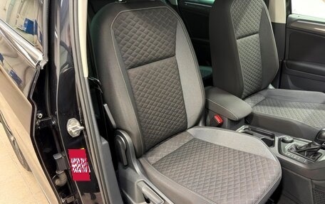 Volkswagen Tiguan II, 2018 год, 2 470 000 рублей, 18 фотография