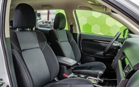 Mitsubishi Outlander III рестайлинг 3, 2019 год, 2 599 000 рублей, 12 фотография