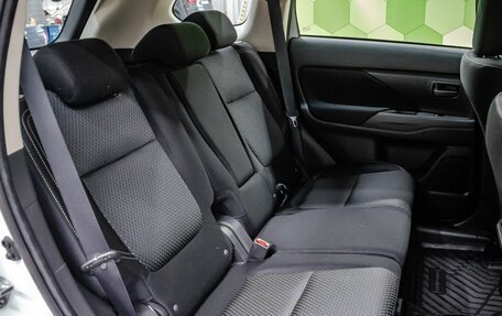 Mitsubishi Outlander III рестайлинг 3, 2019 год, 2 599 000 рублей, 14 фотография