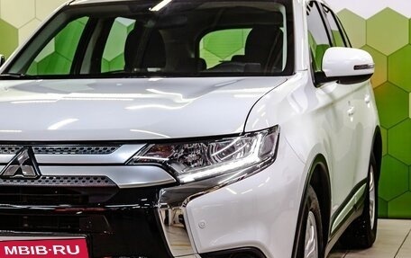 Mitsubishi Outlander III рестайлинг 3, 2019 год, 2 599 000 рублей, 10 фотография