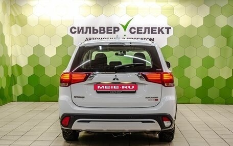 Mitsubishi Outlander III рестайлинг 3, 2019 год, 2 599 000 рублей, 4 фотография