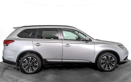 Mitsubishi Outlander III рестайлинг 3, 2022 год, 3 030 000 рублей, 4 фотография