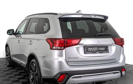 Mitsubishi Outlander III рестайлинг 3, 2022 год, 3 030 000 рублей, 7 фотография