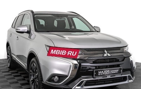 Mitsubishi Outlander III рестайлинг 3, 2022 год, 3 030 000 рублей, 3 фотография