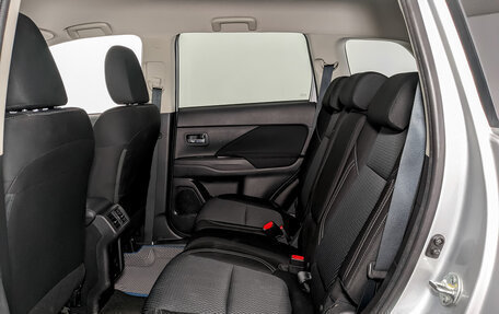 Mitsubishi Outlander III рестайлинг 3, 2022 год, 3 030 000 рублей, 13 фотография