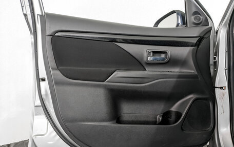 Mitsubishi Outlander III рестайлинг 3, 2022 год, 3 030 000 рублей, 20 фотография