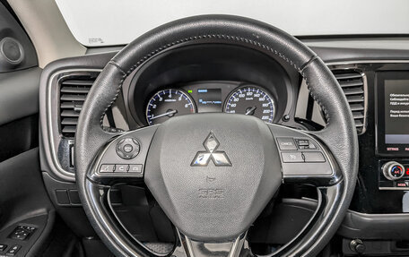 Mitsubishi Outlander III рестайлинг 3, 2022 год, 3 030 000 рублей, 22 фотография