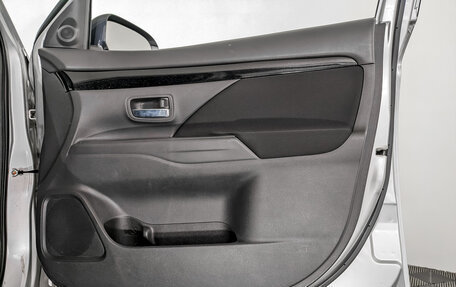 Mitsubishi Outlander III рестайлинг 3, 2022 год, 3 030 000 рублей, 25 фотография