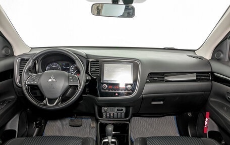 Mitsubishi Outlander III рестайлинг 3, 2022 год, 3 030 000 рублей, 15 фотография