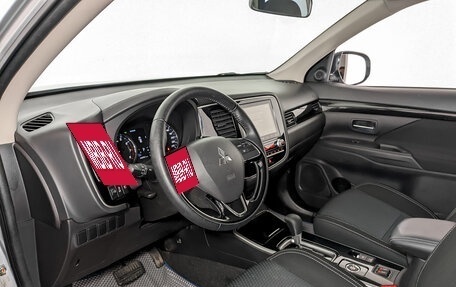 Mitsubishi Outlander III рестайлинг 3, 2022 год, 3 030 000 рублей, 17 фотография