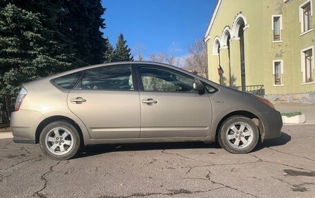 Toyota Prius, 2006 год, 725 000 рублей, 3 фотография