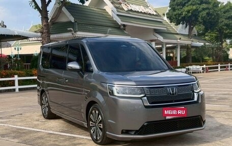 Honda Stepwgn, 2023 год, 2 600 000 рублей, 2 фотография